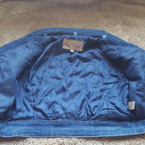 Vintage jean jacket Host Pick🥳 - Picture 2 of 8